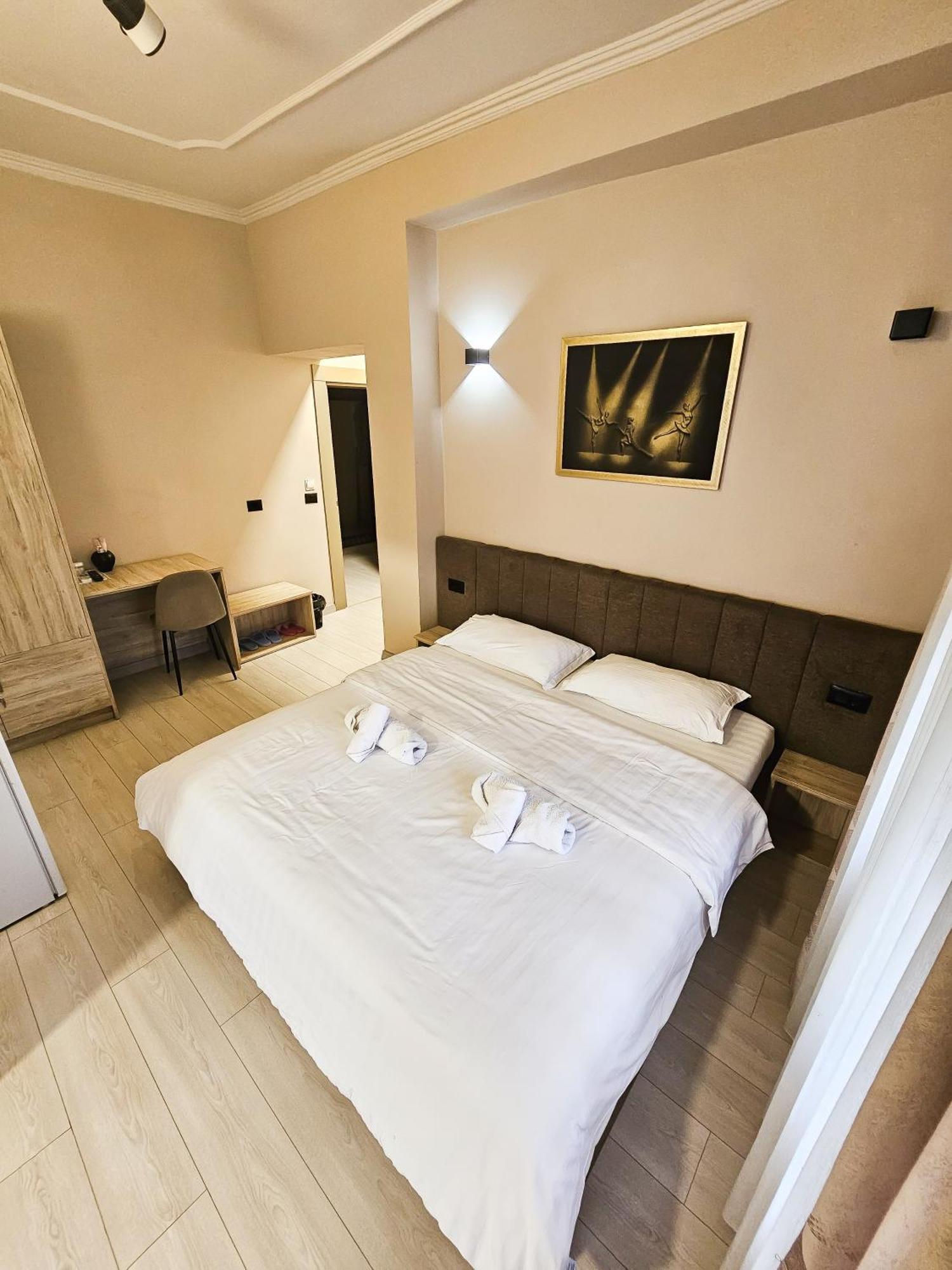 Sunflower Junior Suite Τίρανα Εξωτερικό φωτογραφία