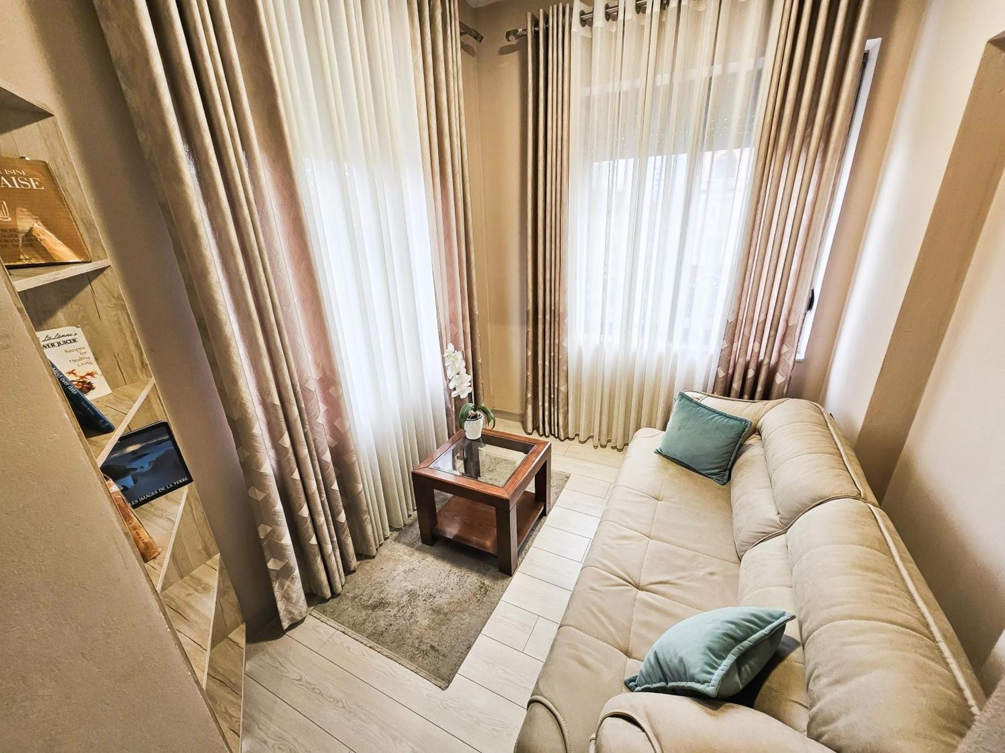 Sunflower Junior Suite Τίρανα Εξωτερικό φωτογραφία