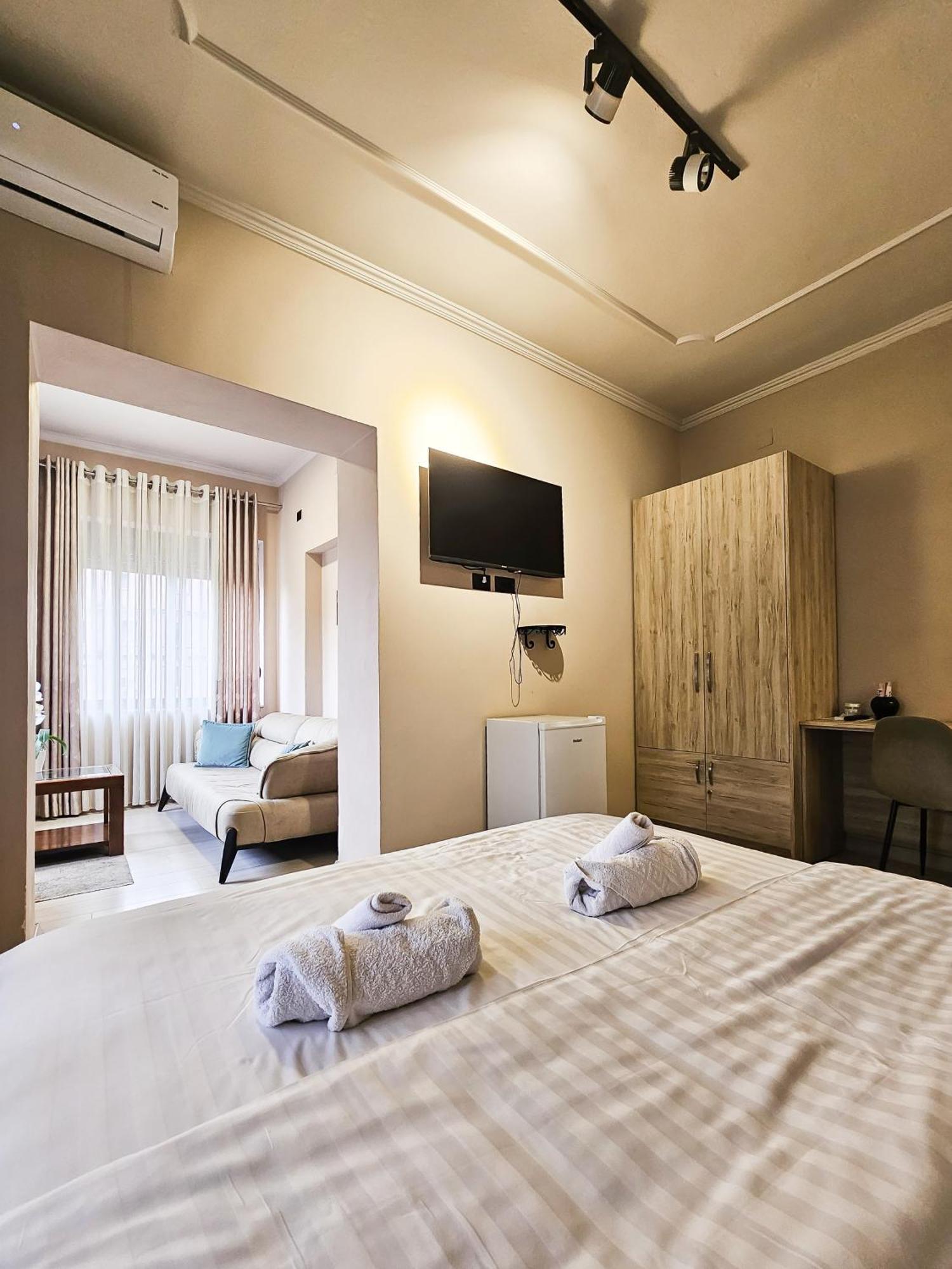 Sunflower Junior Suite Τίρανα Εξωτερικό φωτογραφία