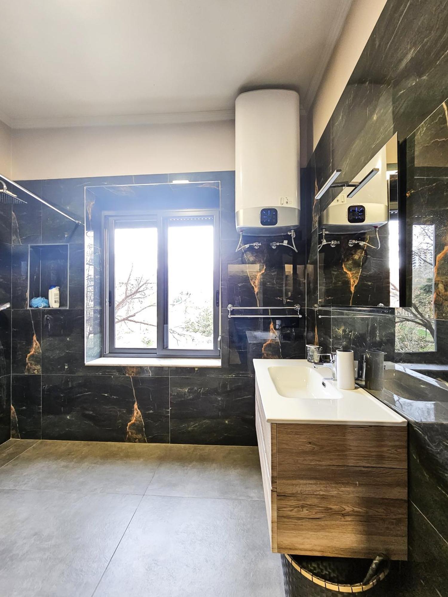 Sunflower Junior Suite Τίρανα Εξωτερικό φωτογραφία