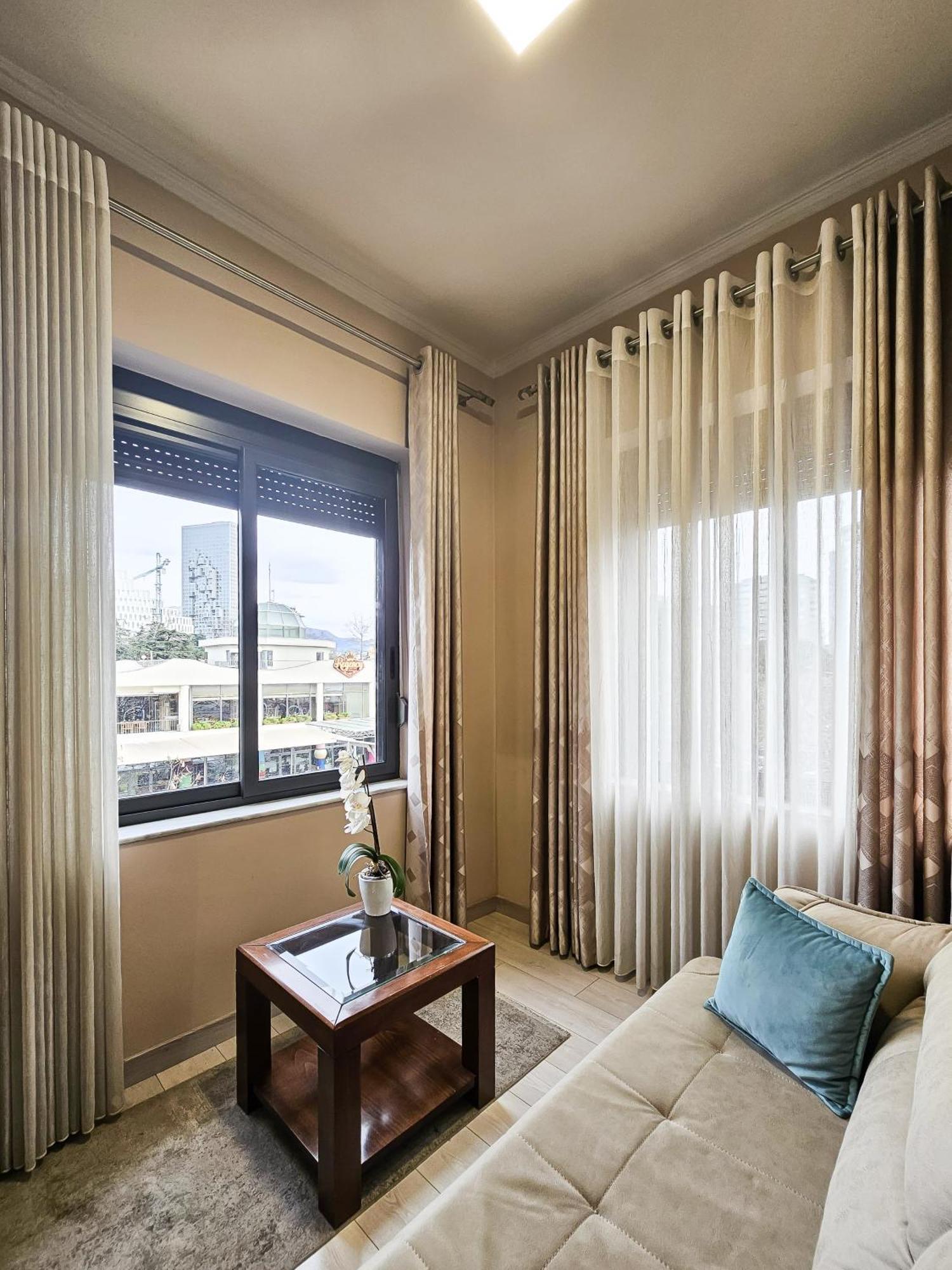 Sunflower Junior Suite Τίρανα Εξωτερικό φωτογραφία